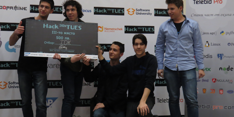 Проекти, базирани на машинно самообучение и игрална конзола спечелиха наградите в Hack 30xTUES