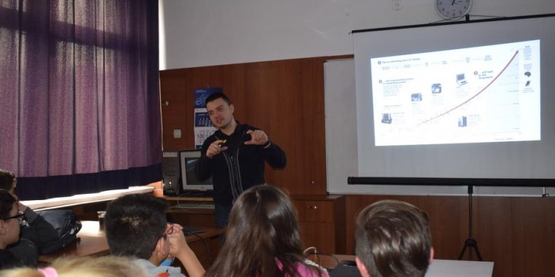 Лекция „Технологиите на бъдещето“ за 8-ми клас с Теодор Панайотов (ТУЕС’2006)